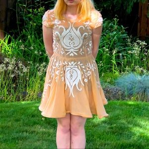 ALICE MCCALL DESIGNER women size 6 Embroidered DRESS sheer mini flare Peach